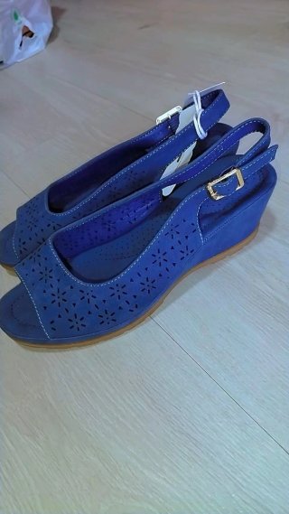 Zapatillas azules tipo sandalia