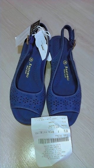 Zapatillas azules tipo sandalia