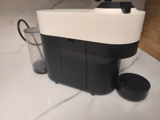 Cafetera Nespresso Krups Blanca y Negra