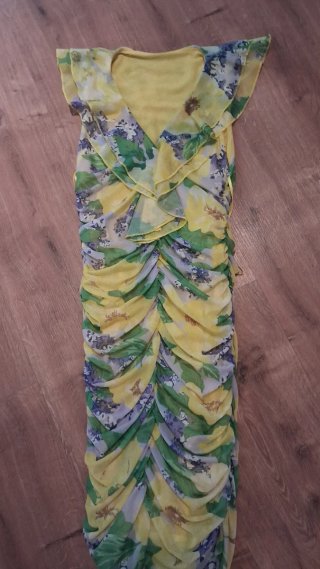 Vestido floral verde y amarillo,elástico y de gasa