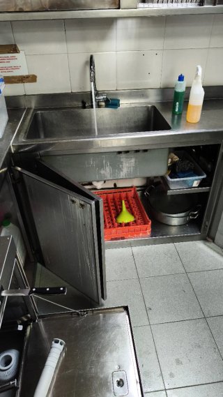 chica limpieza cocina  debe vivir  en beasain