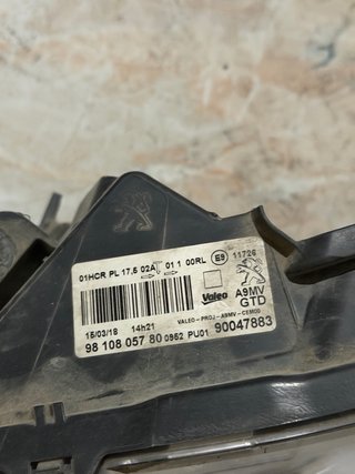 Faro Izquierdo Peugeot 208