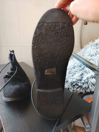 Botines negros con cordones