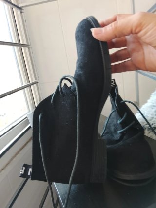 Botines negros con cordones