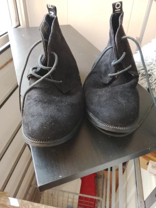 Botines negros con cordones