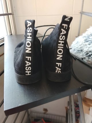 Botines negros con cordones