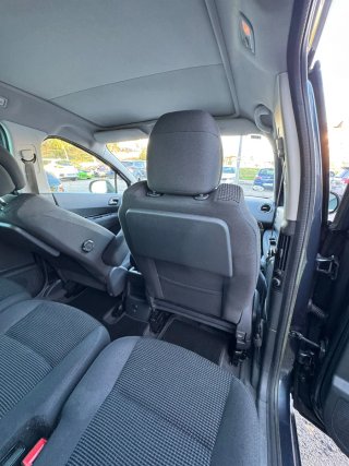 Peugeot 5008 2012