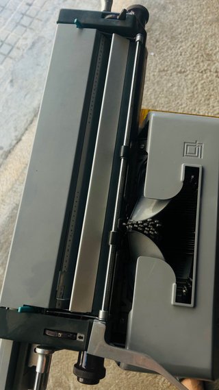Máquina de escribir Olivetti Línea 88