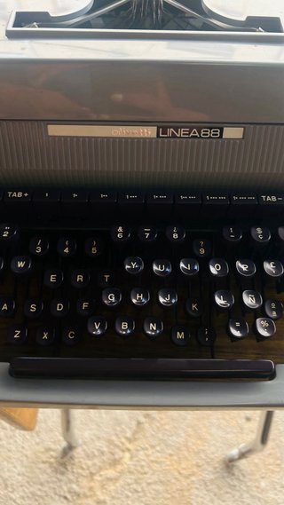 Máquina de escribir Olivetti Línea 88