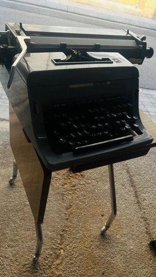 Máquina de escribir Olivetti Línea 88