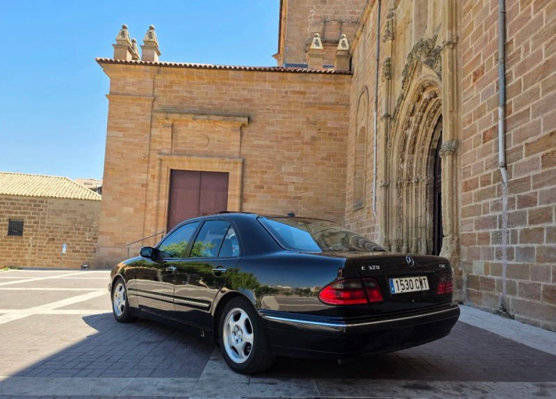 Mercedes-Benz Clase E 2000 - foto 1