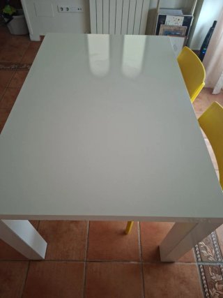 Mesa de comedor blanca