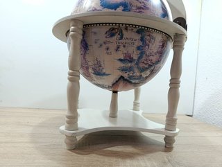 MUEBLE BAR / GLOBO TERRÁQUEO
