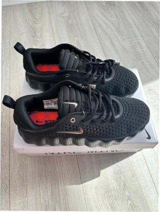 Nike Mind 002 Negro Hyper Crimson EU 42