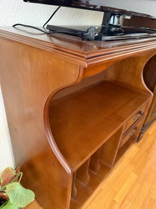 Mueble auxiliar clásico para TV