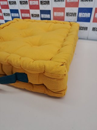Cojín suelo 40x40 amarillo mostaza asa Atout Ciel