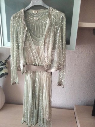 Vestido de fiesta verde y plateado