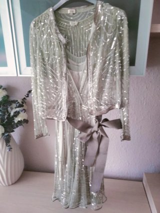Vestido de fiesta verde y plateado