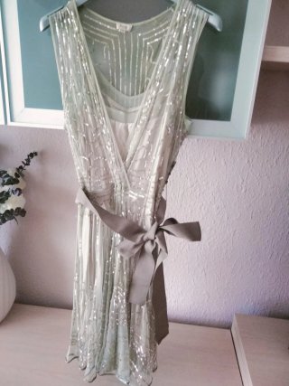 Vestido de fiesta verde y plateado