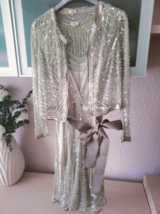 Vestido de fiesta verde y plateado