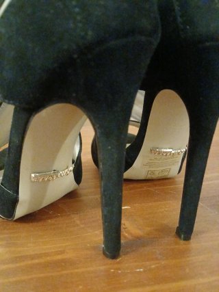 Scarpe con tacco eleganti nere e oro