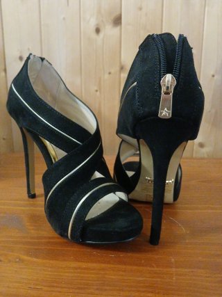 Scarpe con tacco eleganti nere e oro