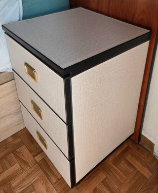 Dormitorio completo - armario, mesilla y cómoda