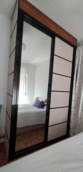 Dormitorio completo - armario, mesilla y cómoda