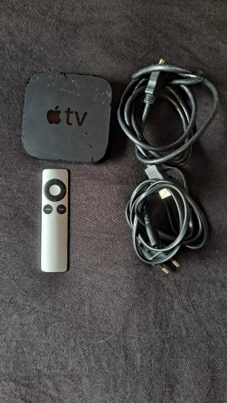 Apple TV 3ª Gen. con mando y cables