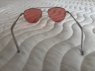 Gafas de sol aviador plateadas y rosas