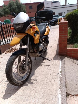 BMW F650GS Adventure Amarilla y negra