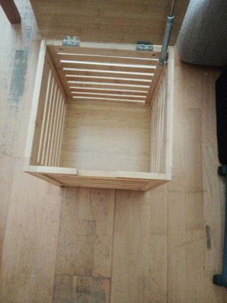 Cesto Ropa Bambú y Silla Nuevo