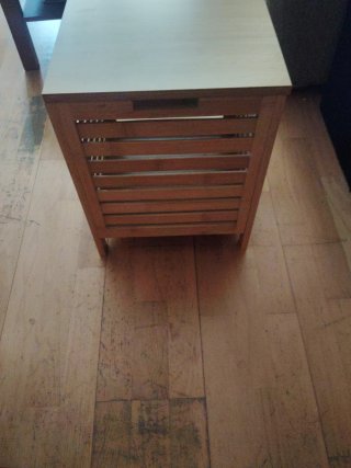 Cesto Ropa Bambú y Silla Nuevo