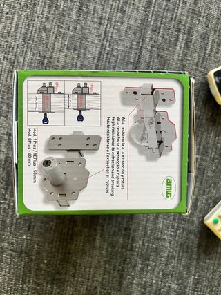 Puerta de hierro con cerradura nueva