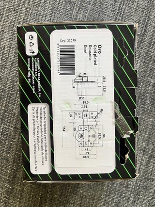 Puerta de hierro con cerradura nueva