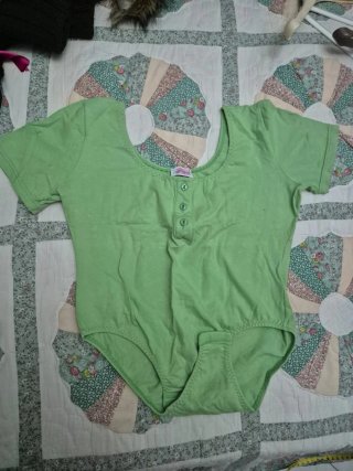 Body verde con botones