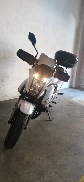 Kawasaki ER6n Blanca