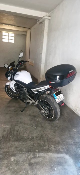 Kawasaki ER6n Blanca