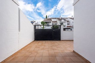 Casa adosada en venta en La Dama de Noche-La Alzambra en Marbella