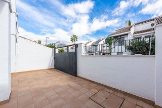 Casa adosada en venta en La Dama de Noche-La Alzambra en Marbella