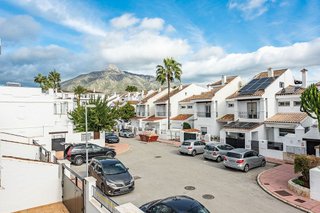 Casa adosada en venta en La Dama de Noche-La Alzambra en Marbella