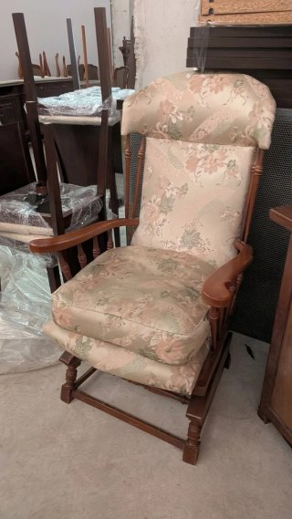 Mecedora antigua tapizada vintage