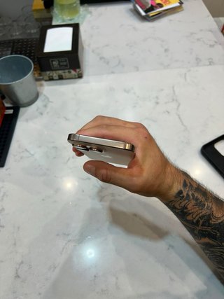 iPhone 16 Pro Max 256GB - salud de batería 93%