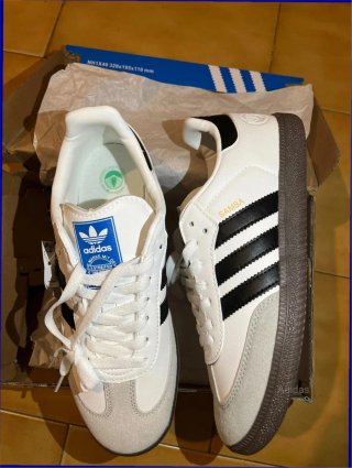Adidas Samba Talla 41 Blancas y Negras