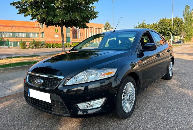 Ford Mondeo 2010 - foto 1