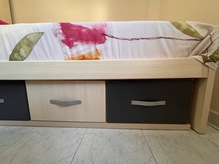Estructura de cama 90x190 con somier y colchón