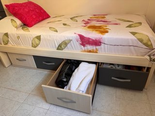 Estructura de cama 90x190 con somier y colchón