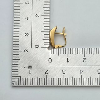 Pendiente de oro de 18k con Piedras. 2 gr.