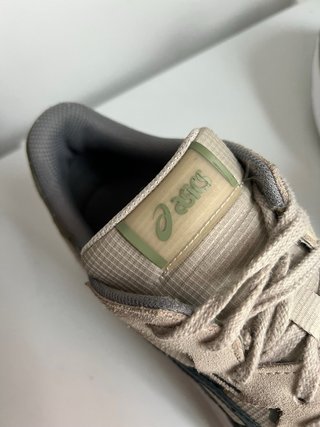 Zapatillas Asics Beige y Verde