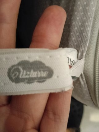 Saco de bebé gris y beige marca uzturre como nuevo